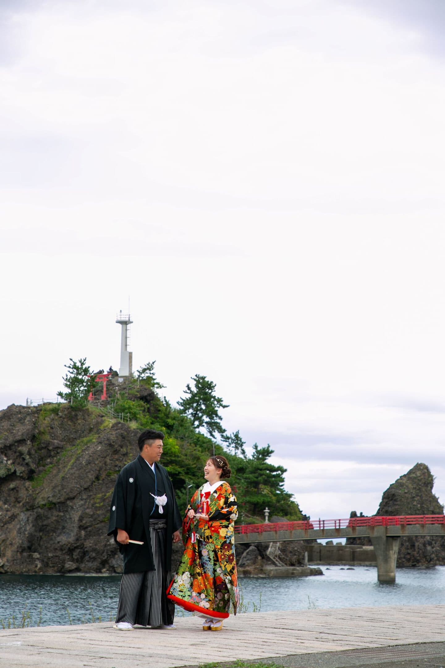 上越市 糸魚川市 ロケーション撮影 ロケ撮影 結婚式前撮り 和装前撮り 和装ロケ 弁天岩 ウエディングフォト ドローン撮影 アンジーメレ