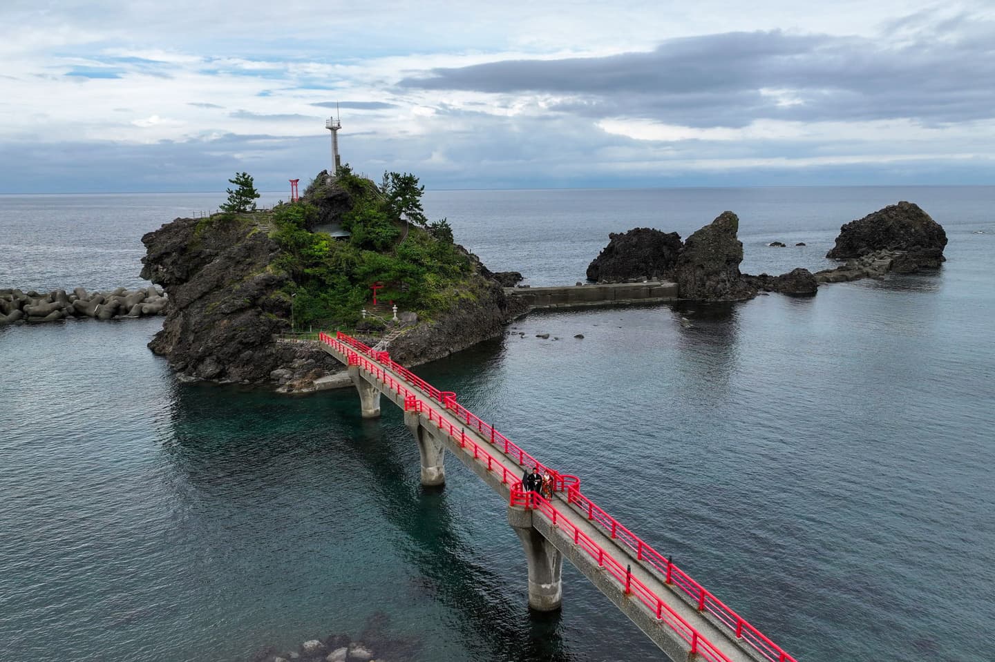 上越市　糸魚川市　ロケーション撮影　ロケ撮影　結婚式前撮り　和装前撮り　和装ロケ　弁天岩　ウエディングフォト　ドローン撮影　ドローン